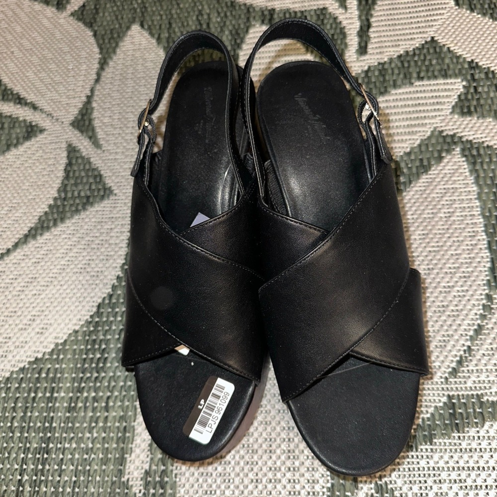 2. Universal Thread Sandals Sz 9 1/2